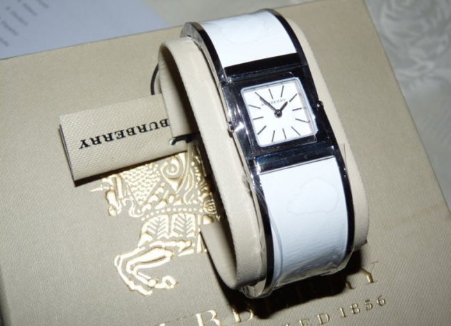 2022122906433897 - BURBERRY巴寶利英倫風情時尚白色方形女錶BU4939￥1311