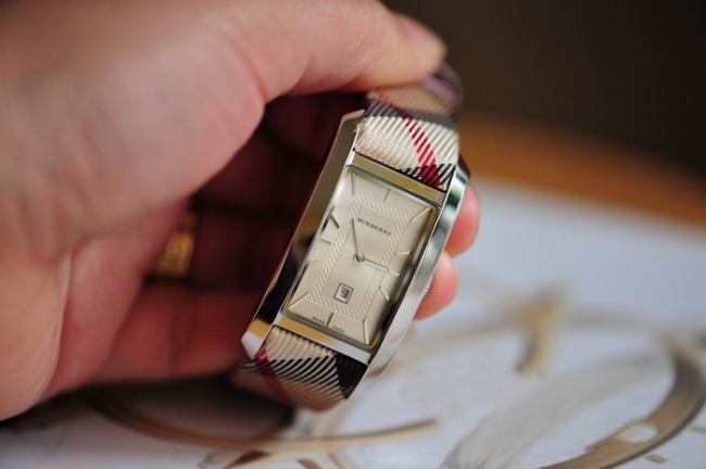 2022122907080633 - 博柏利BURBERRY（巴寶莉）手錶經典格紋帆佈帶女錶BU1050￥942