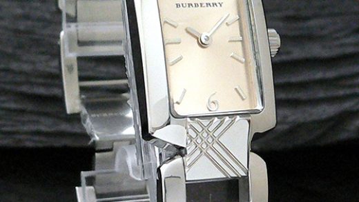 2022122911382792 520x293 - BURBERRY 博柏利 簡約時尚腕錶 BU4212 魅力鋼帶石英方形女錶￥1280