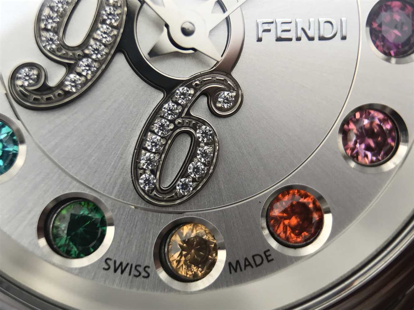 2022122914050164 - XF芬迪變色珠寶女士手錶￥1790