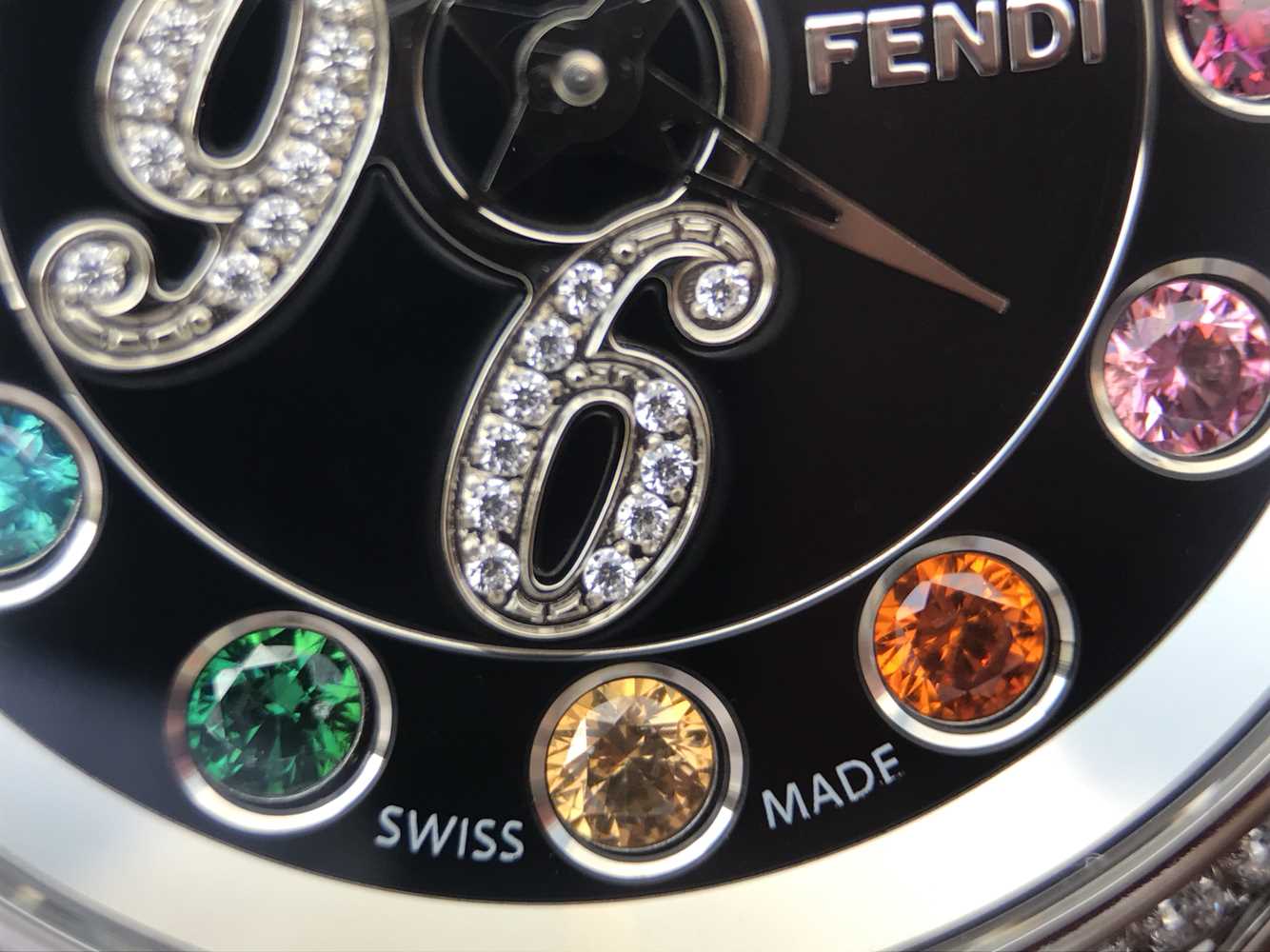 2022122915281016 - XF芬迪變色珠寶女士手錶￥1790