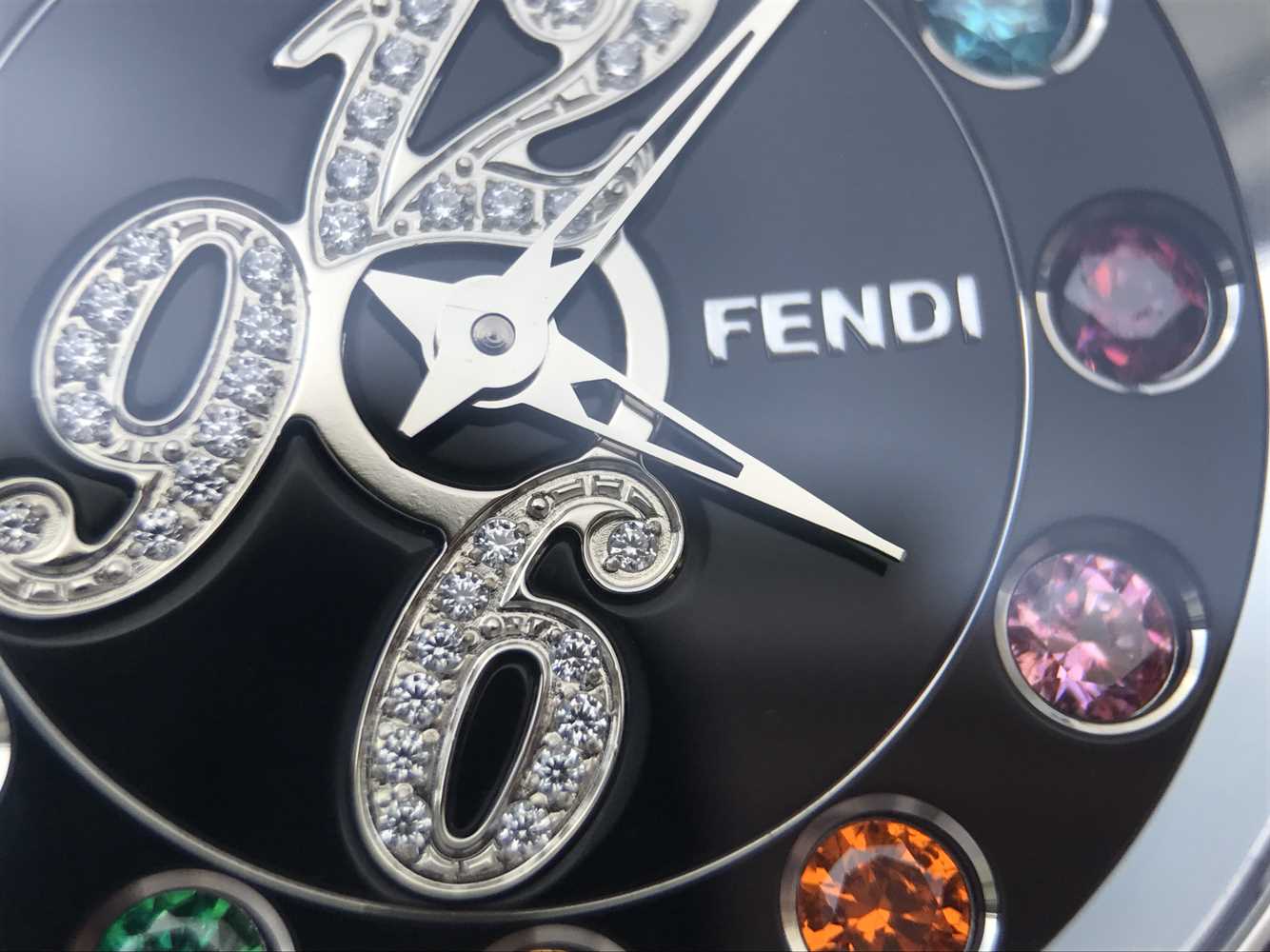 202212291528134 - XF芬迪變色珠寶女士手錶￥1790