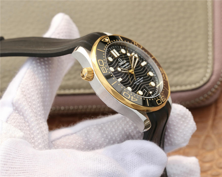 20230820040515100 - 歐米茄海馬高仿手錶的文章 VS歐米茄海馬300M間金210.22.42.20.01.001￥3880