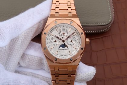 2024041104171145 420x280 - 愛彼皇家橡樹高仿手錶 26574OR.OO.1220OR.01 jf廠手錶￥3680
