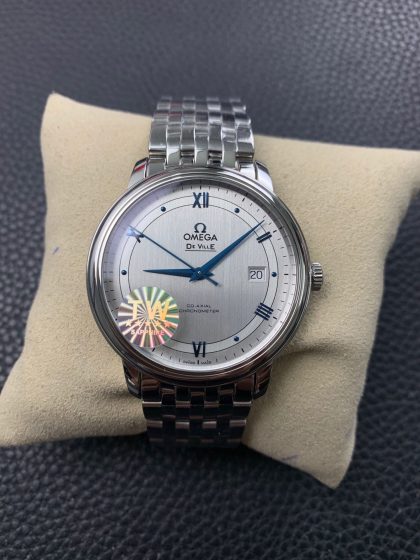2025042513494831 420x560 - 一比一歐米茄復刻錶tw蝶飛軌道藍釘