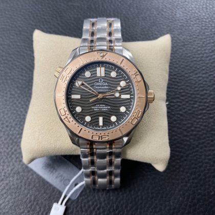 2025082609074445 420x420 - OM新品頂級高仿表歐米茄全新海馬300米42mm