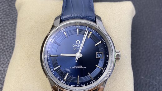 2025102920262694 520x293 - VS歐米茄高仿表 蝶飛8900 明亮之藍 搭藍鱷魚皮