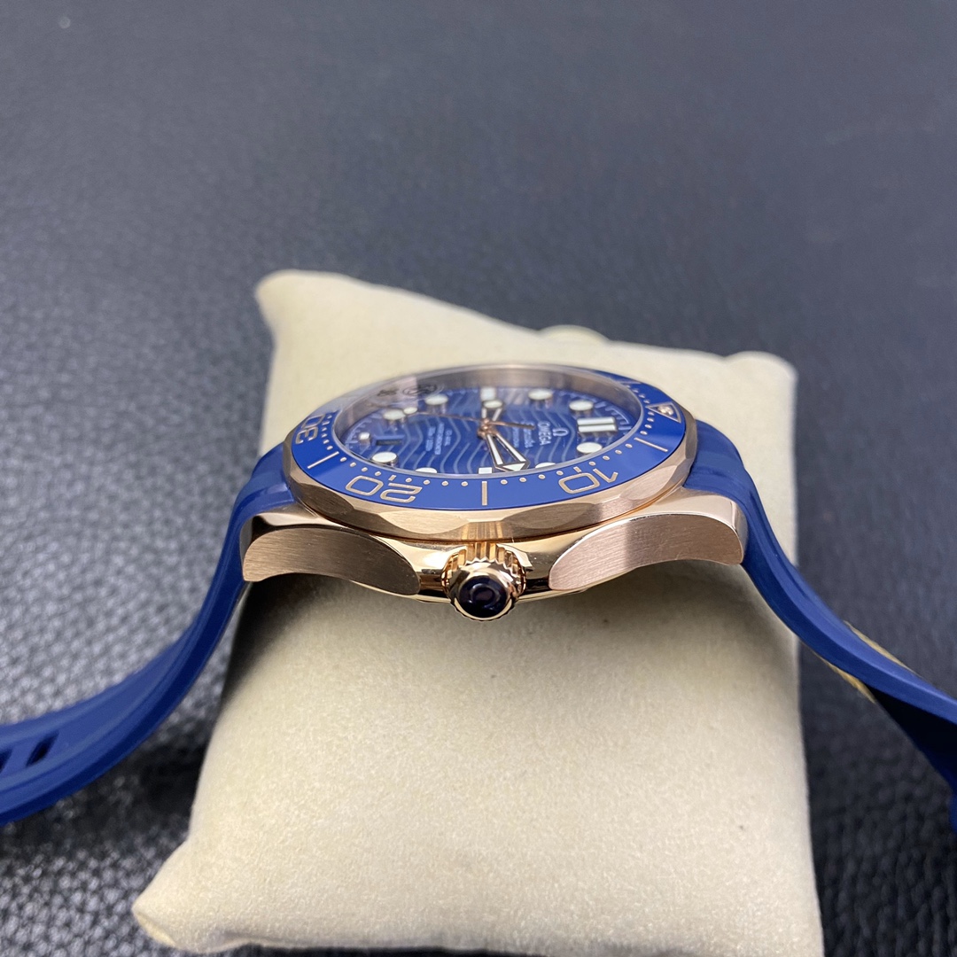 2025111115440165 - VS新品 尊享版海馬300米 全玫瑰金 藍盤頂級歐米茄復刻表