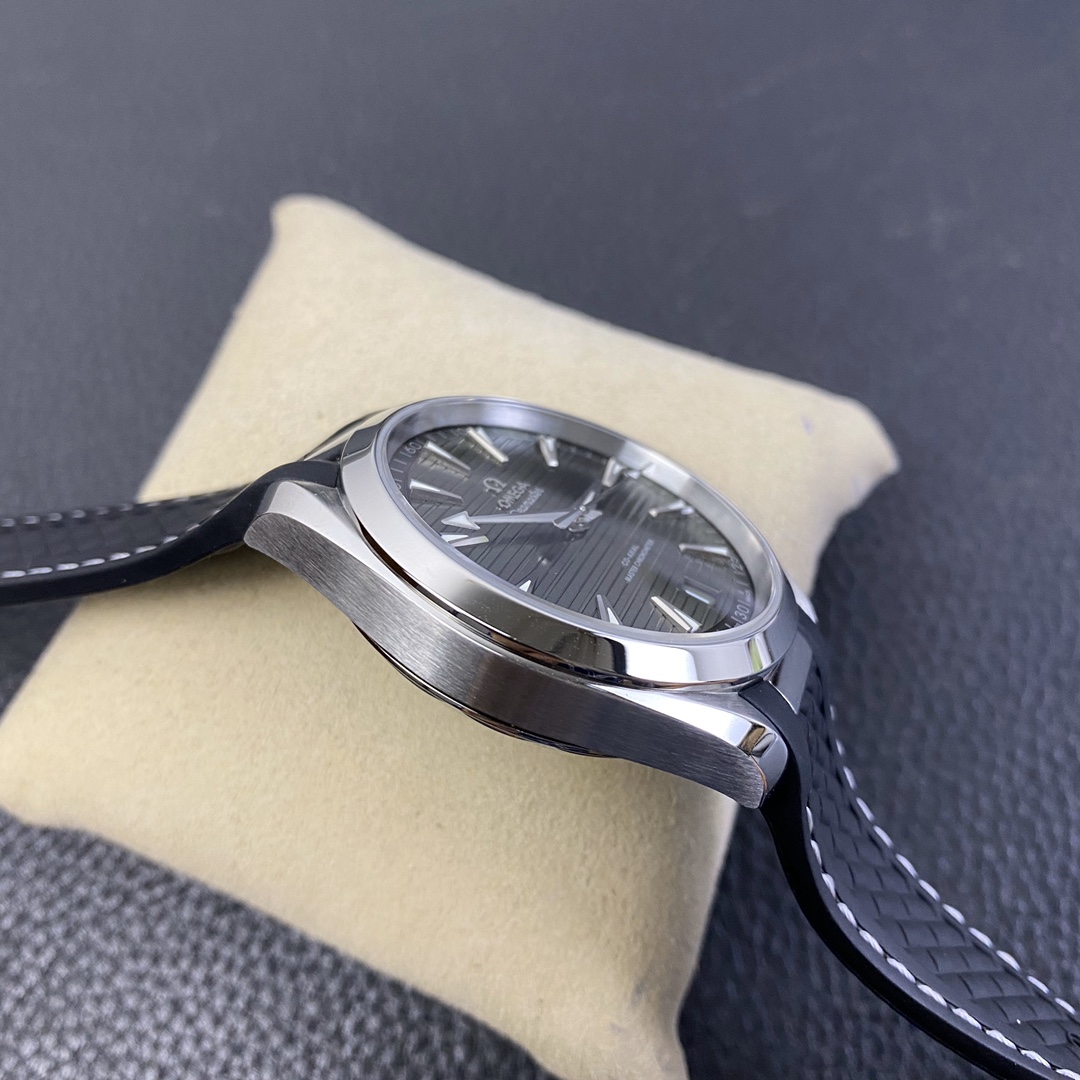 2025111115491996 - VS廠歐米茄 新品 新海馬150米系列 柚木淺綠盤高仿表