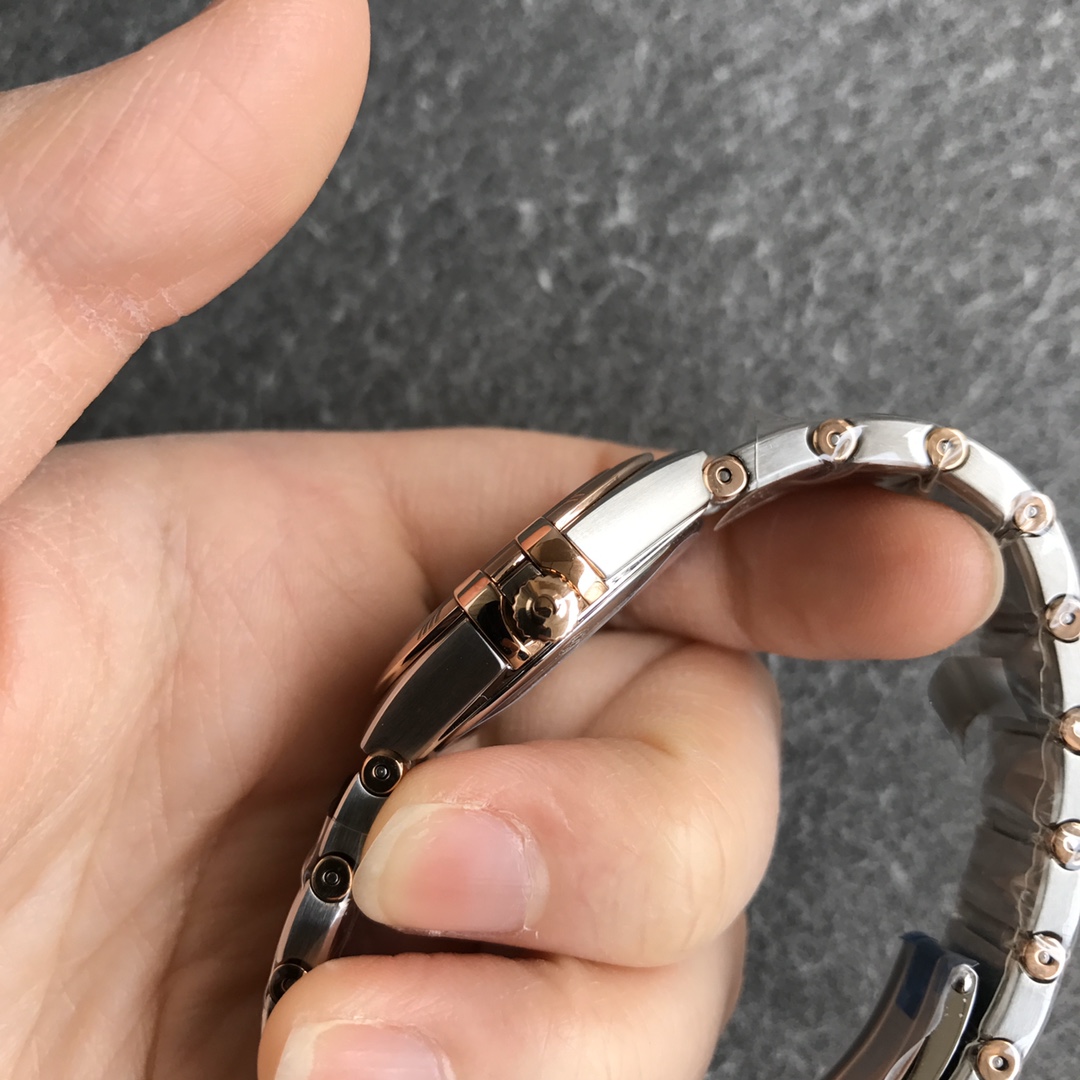 2025112414493422 - AF再譜新篇，推出歐米茄第五代星座石英系列高仿腕表