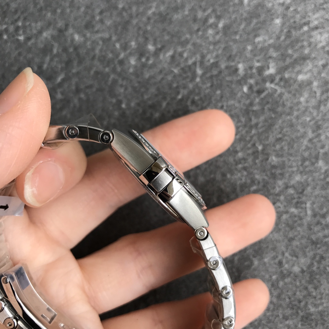 2025112414562527 - 歐米茄臺灣高仿腕表第五代星座石英系列腕表——纖巧觸感