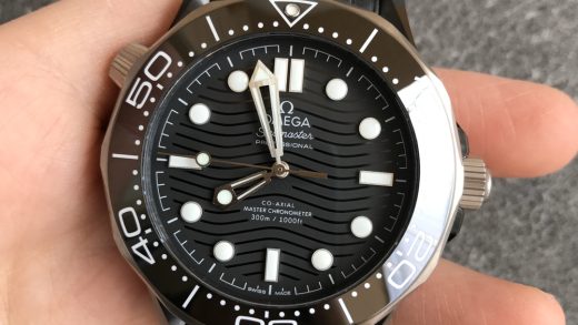 2025112415014239 520x293 - 頂級歐米茄復刻表VS新海馬300陶瓷鈦海馬歐米家的黑暗騎士