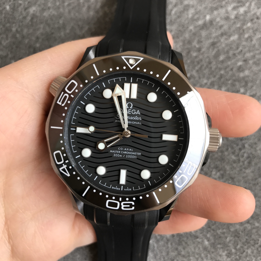 2025112415020035 - 頂級歐米茄復刻表VS新海馬300陶瓷鈦海馬歐米家的黑暗騎士