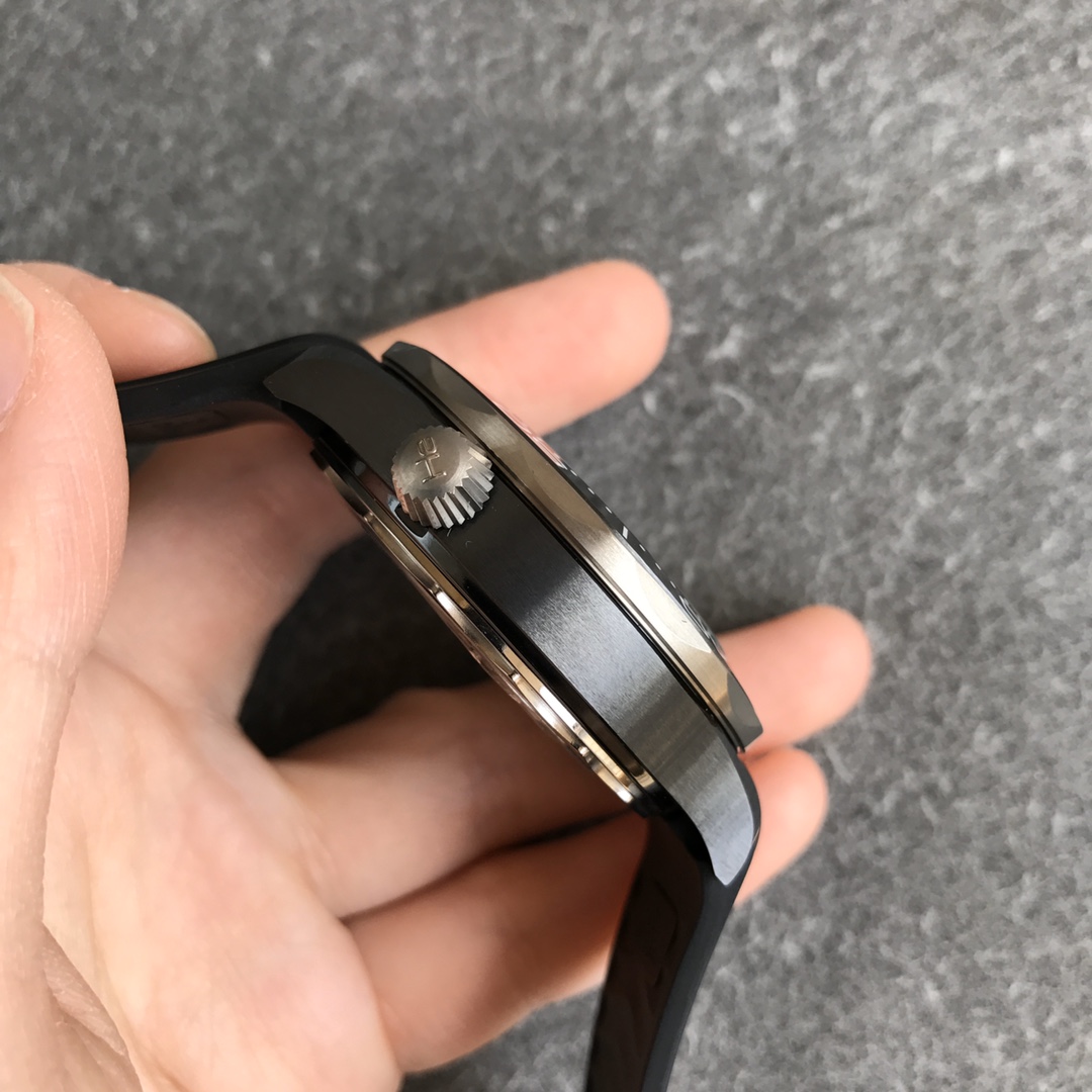 2025112415021665 - 頂級歐米茄復刻表VS新海馬300陶瓷鈦海馬歐米家的黑暗騎士