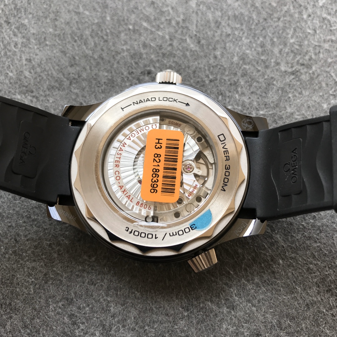 2025112415022851 - 頂級歐米茄復刻表VS新海馬300陶瓷鈦海馬歐米家的黑暗騎士