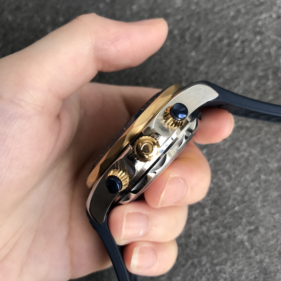 UM新秀力作——歐米茄全新海馬系列300計時男士高仿腕表 2025120112265557 - UM新秀力作——歐米茄全新海馬系列300計時男士高仿腕表