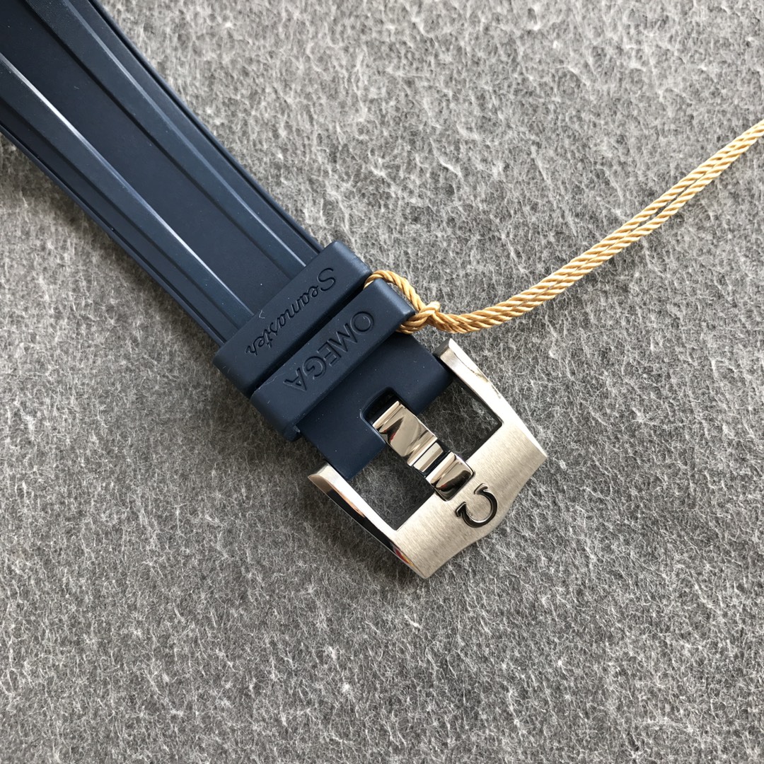 UM新秀力作——歐米茄全新海馬系列300計時男士高仿腕表 2025120112271899 - UM新秀力作——歐米茄全新海馬系列300計時男士高仿腕表