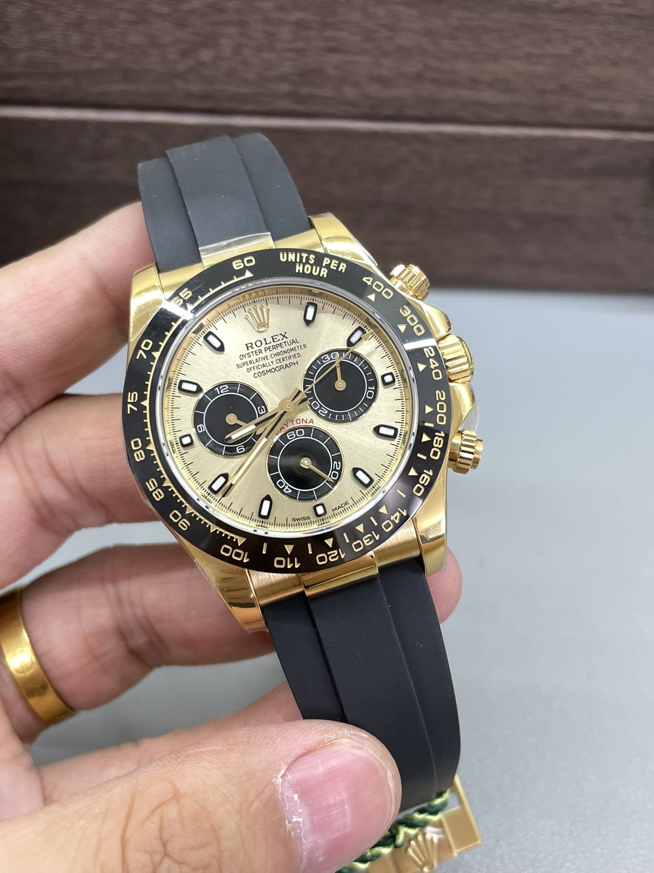 2025122612301425 - ZF廠配重余文樂同款黃金膠帶迪通拿高仿表