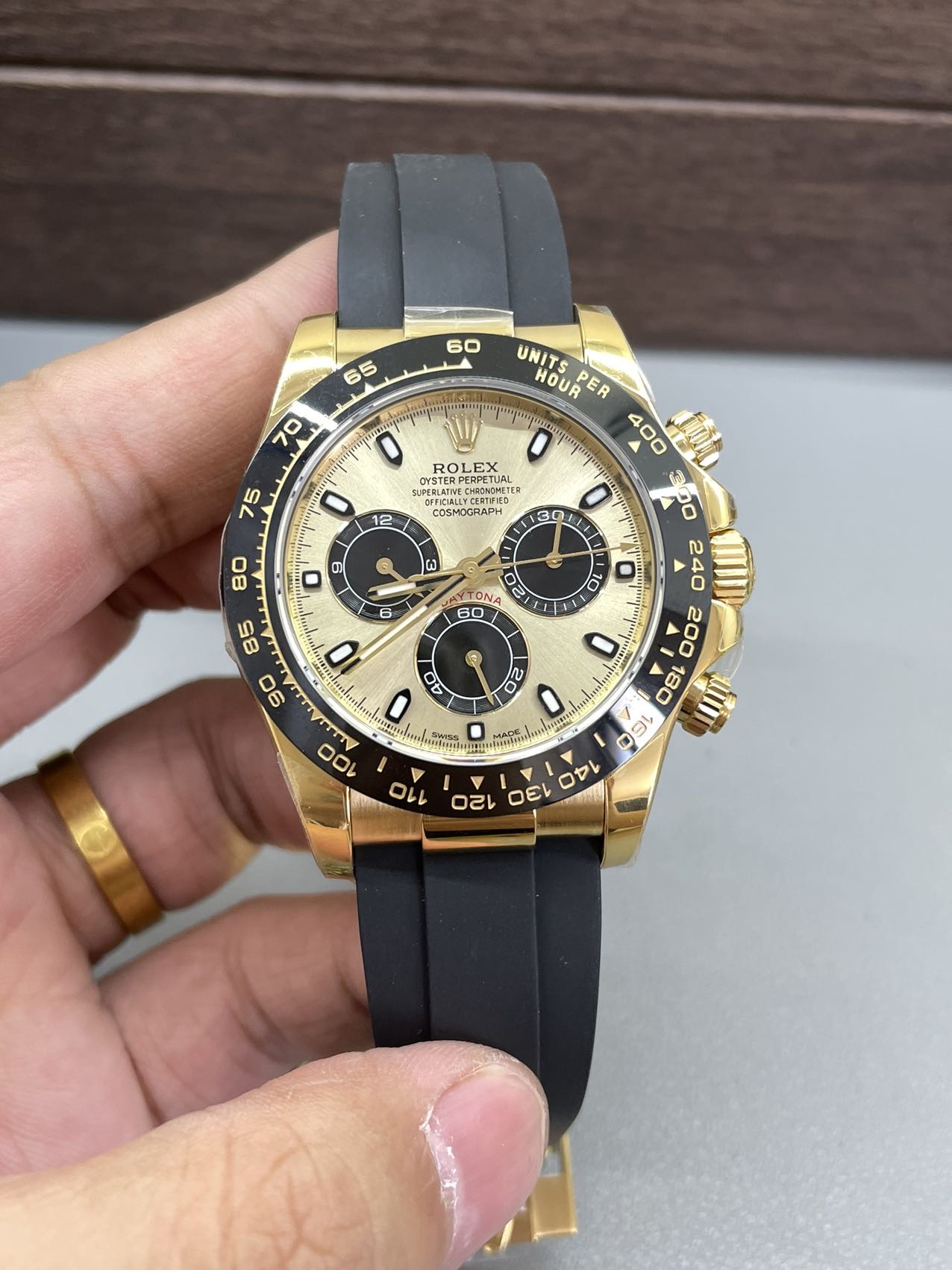 2025122612302468 - ZF廠配重余文樂同款黃金膠帶迪通拿高仿表